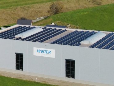 Photovoltaik auf allen Hallendächern Photovoltaik auf allen Hallendächern