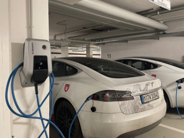 Elektrifizierung des Fuhrparks mit eigenen Ladestationen